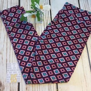 🎀Geometric triangles red & pink NWT one size